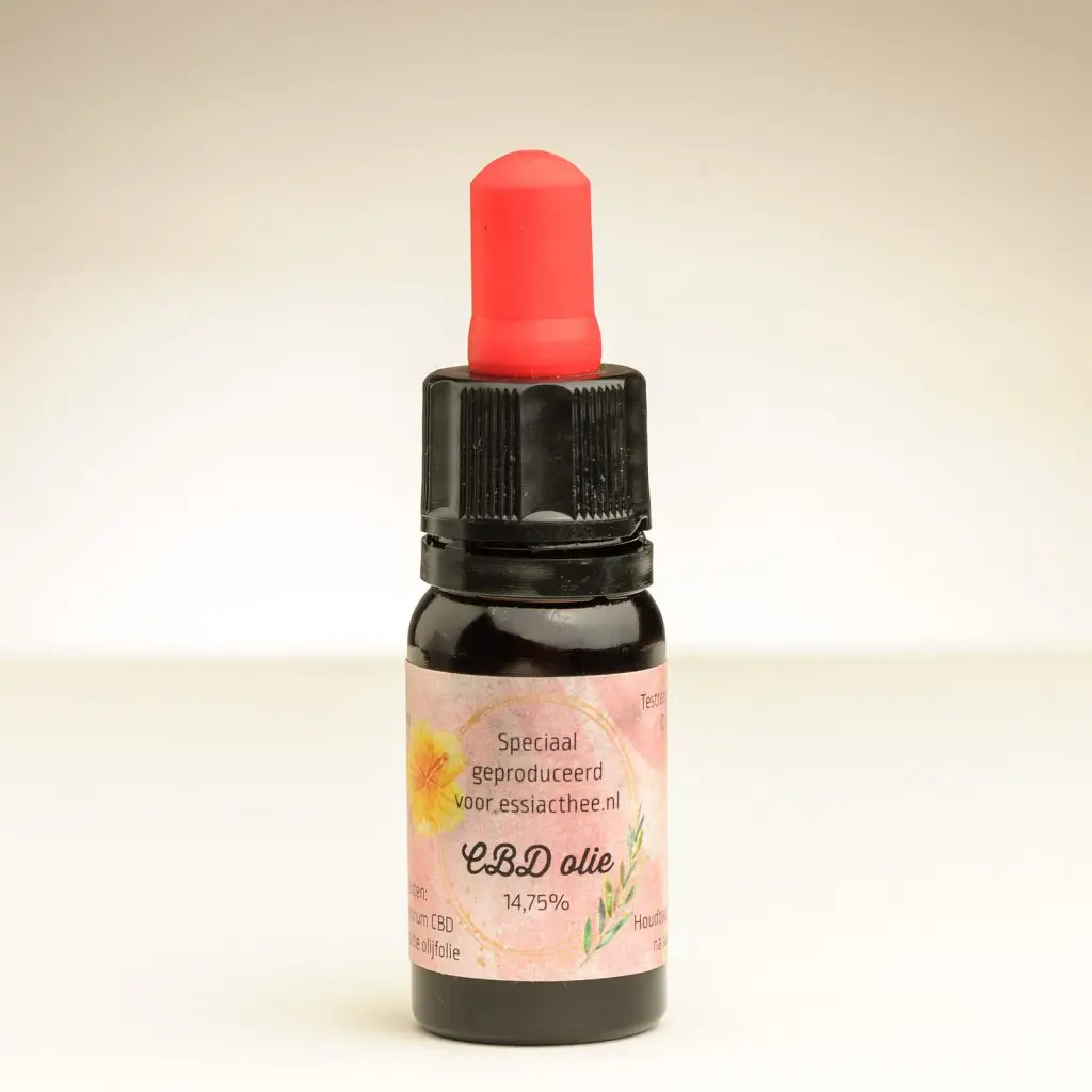 Biologische CBD Olie - Een 10 ml flesje met premium CBD olie, gewonnen uit vezelhennep met bijna geen THC. Uitstekend geschikt voor het bevorderen van ontspanning en welzijn.