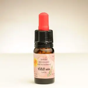 CBD-Öl 5,65% aus Hanf in einer 10-ml-Pipettenflasche